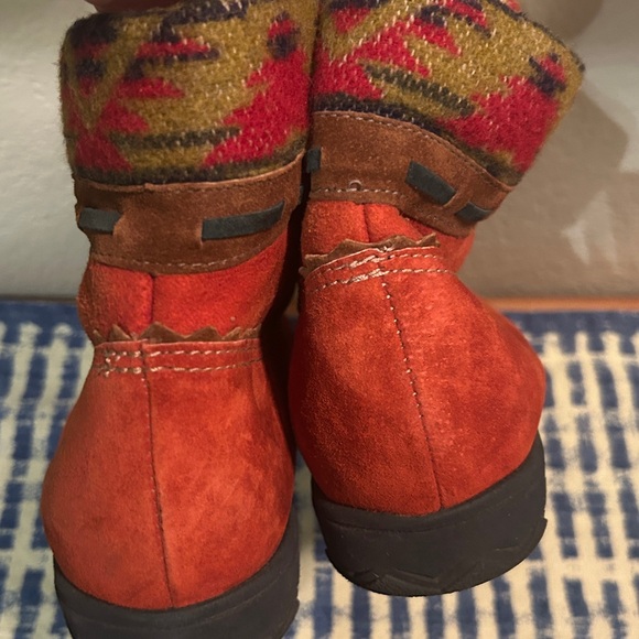 Vintage Cougar Canadian Suede Boots - Picture 7 of 7